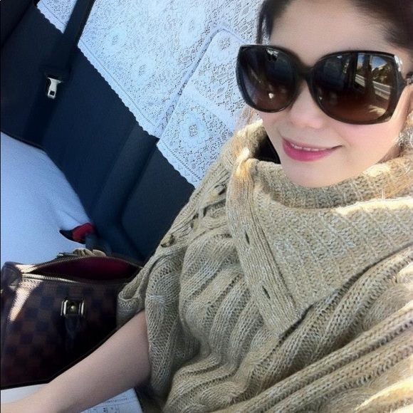 Meet your Posher, Rowena - Picture 2 of 2